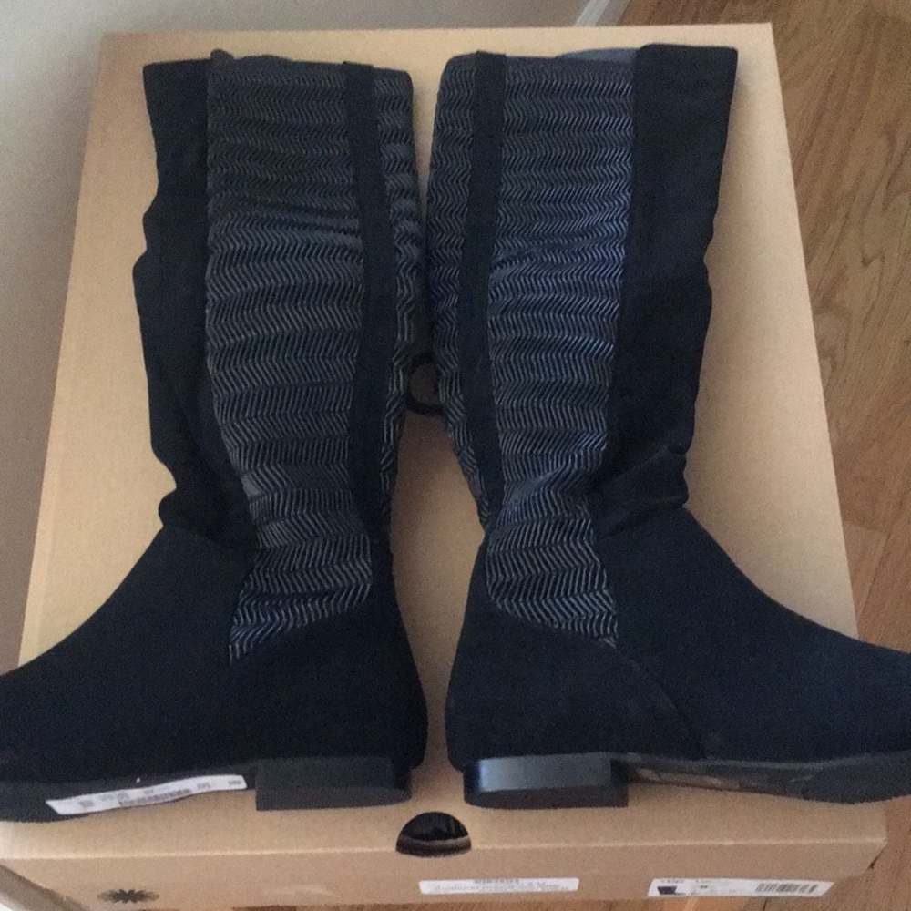Brand new knee-high suede black boots